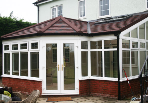 P-shape roof fitted with a solid conservatory roof